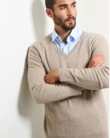Pull col V en cachemire beige pour homme