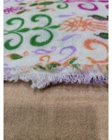 Pashmina Himalayan in cashmere in fantasia Empire Verde arancione rosa su sfondo bianco